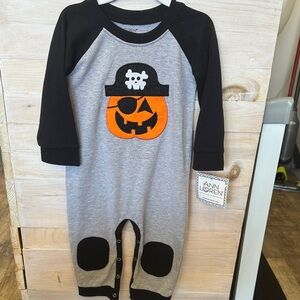 Ann Loren Pirate Pumpkin Footie - Gray and Black